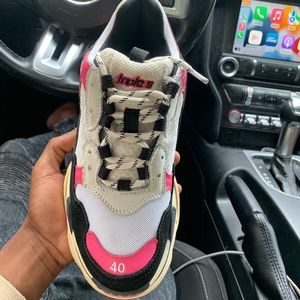 Balenciaga triples size 40.